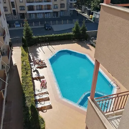 5 Floor Pool View Апартаменты